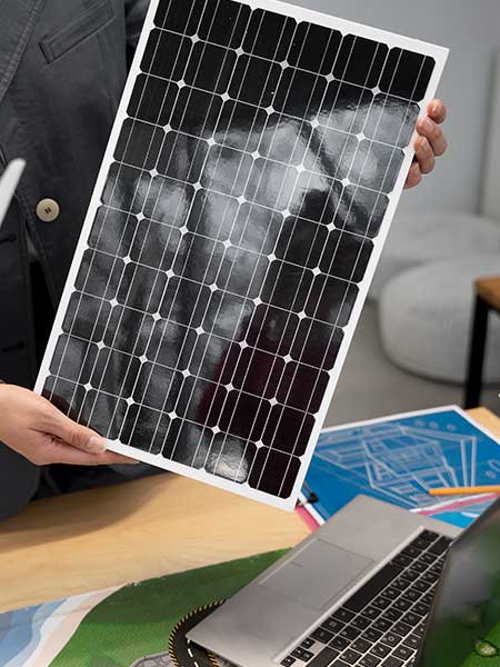 Fachgerechte Planung von Photovoltaikanlagen auf dem Dach von WWS Energy Solutions