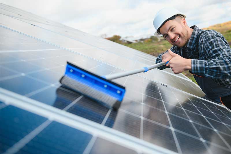 Photovoltaikanlagen Reinigung Wartung und Instandhaltung von WWS Energy Solutions