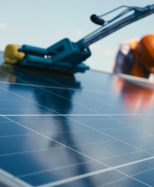 Reinigung und Wartung von Photovoltaikanlagen von WWS Energy Solutions