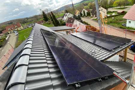 10 kWp PV-Komplettanlage auf dem Satteldach von der Solarfirma WWS Energy Solutions