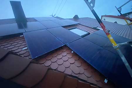 Neue Photovoltaikanlage in Gundelfingen auf dem Biberschwanzdach