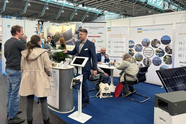Photovoltaik Beratung am Messestand von WWS Energy Solutions